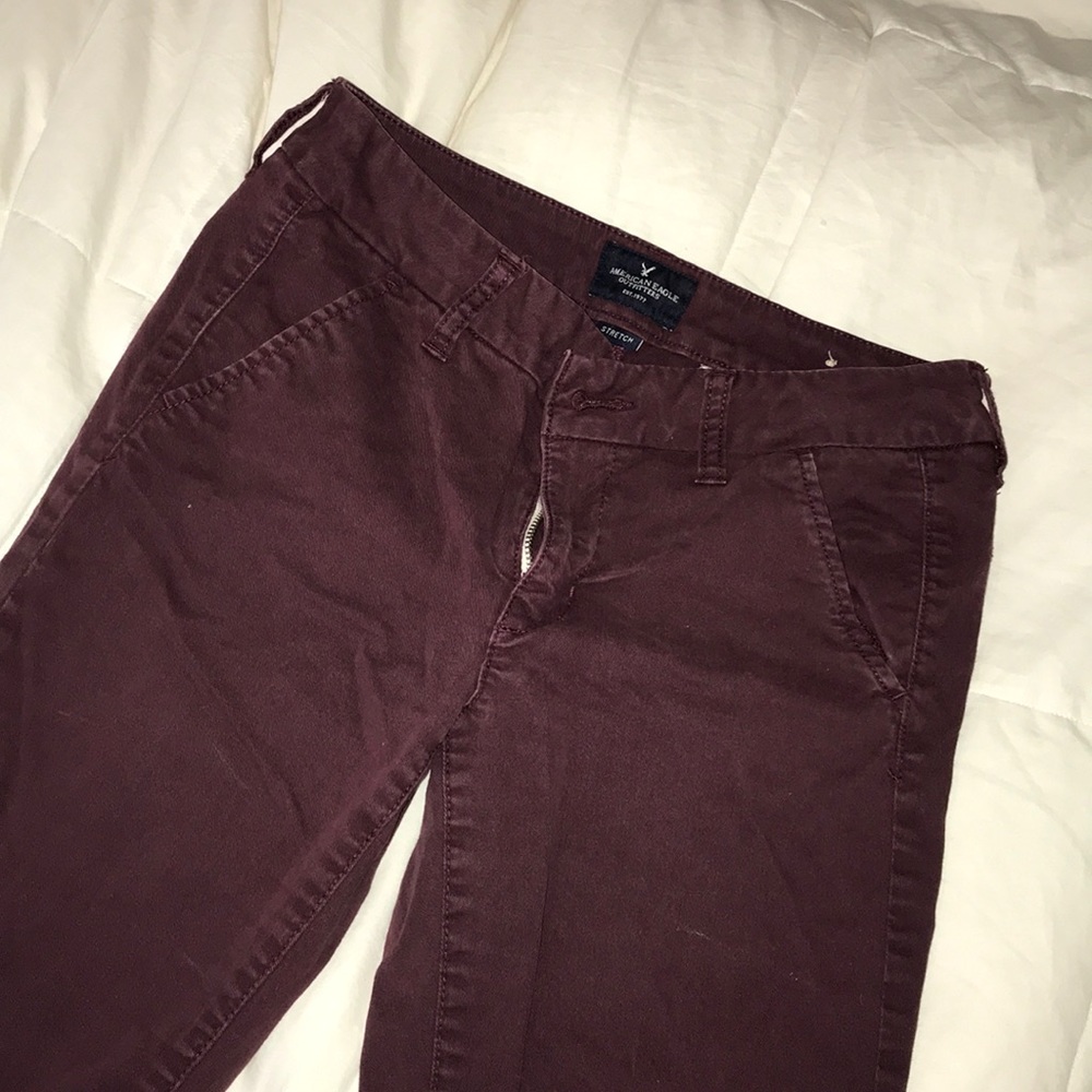 american eagle maroon/burgundy khaki pants
